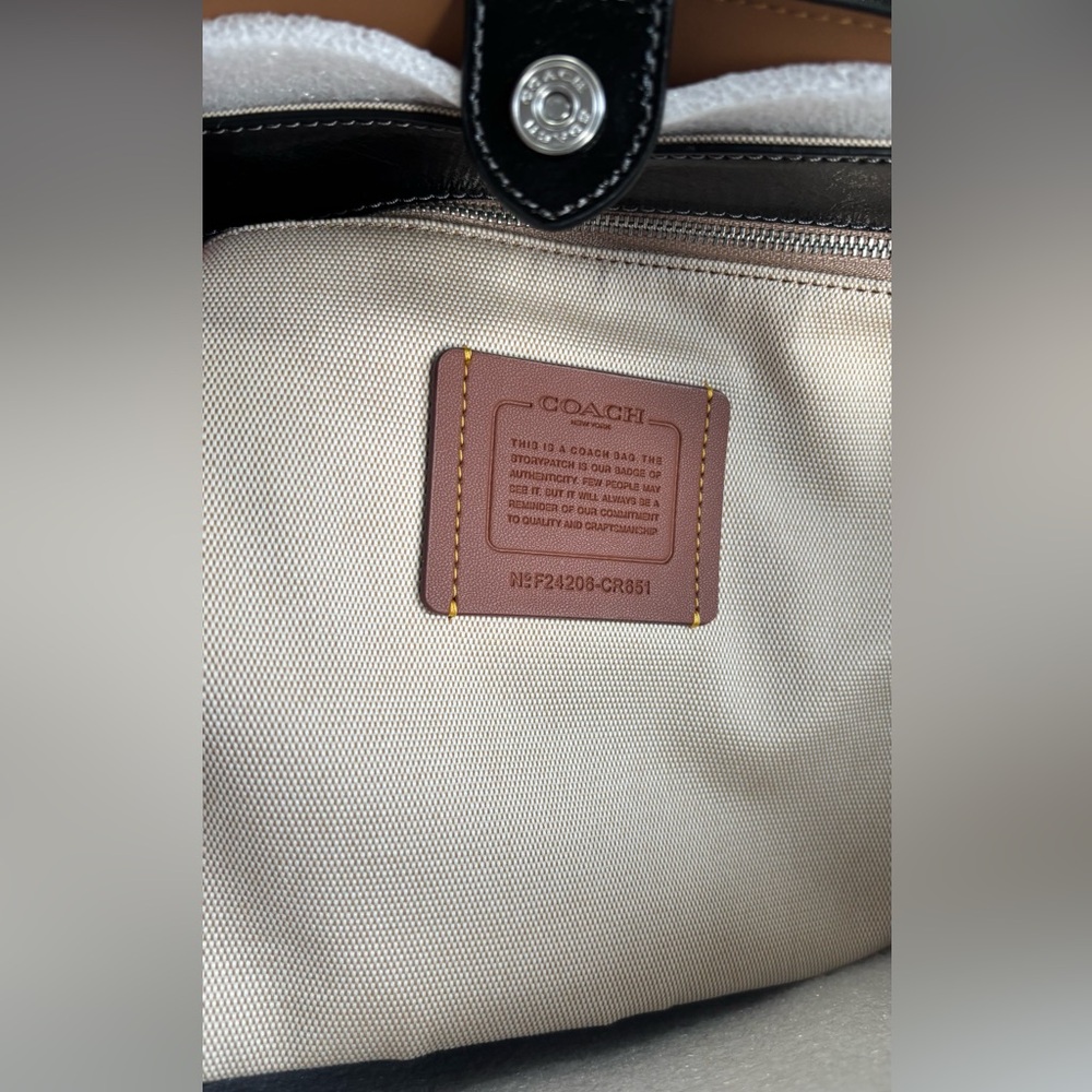 Authentic COACH 1941 patent Leather magnetic closure large Tote Bag - Picture 11 of 16